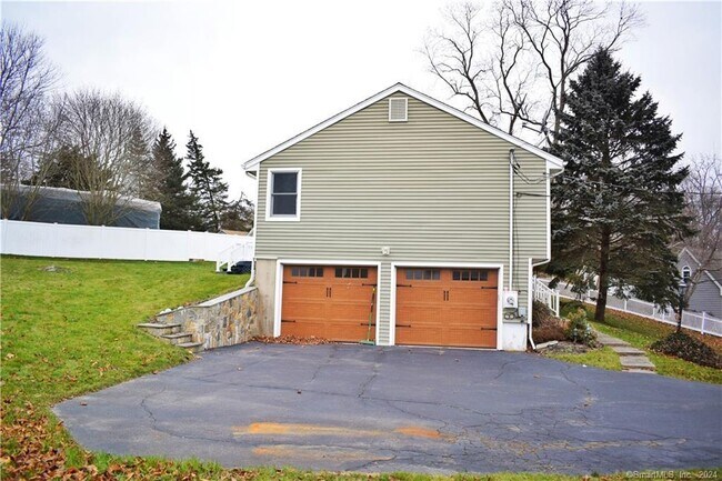 Building Photo - 165 Valley View Rd