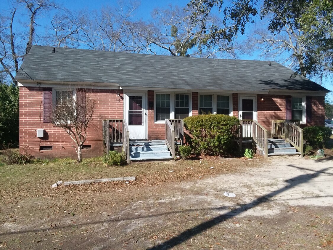 Primary Photo - 907 State Rd S-38-225