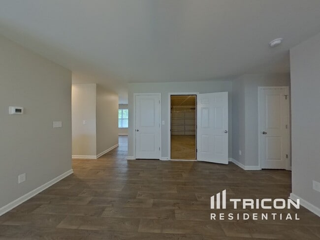 Foto del edificio - 533 Elmwood Pond Ct