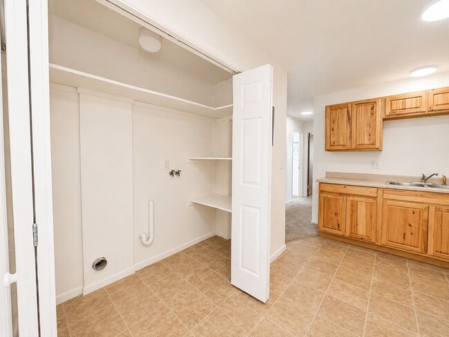 Building Photo - Spacious and charming! Conveniently located 2 bedroom, 1 bathroom