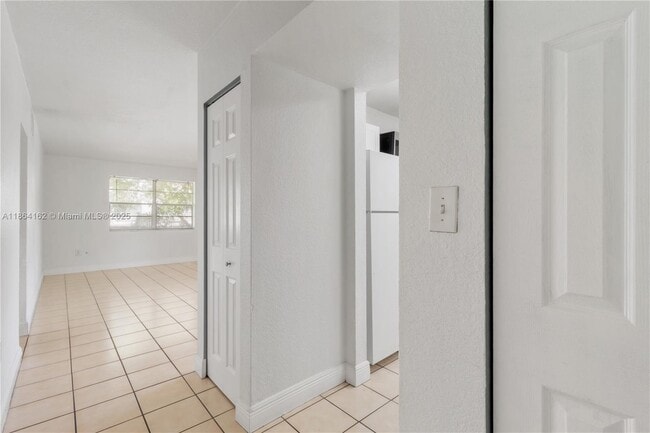 Building Photo - 17255 SW 95th Ave