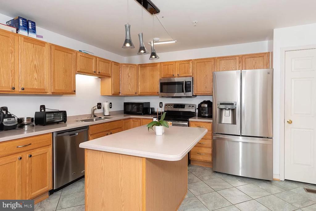 Primary Photo - 216 Creekside Dr