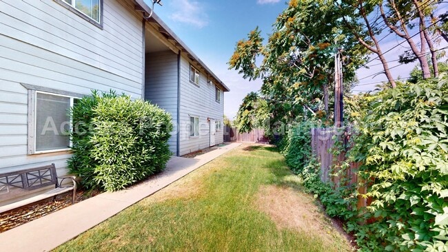 Building Photo - 114 Baker St