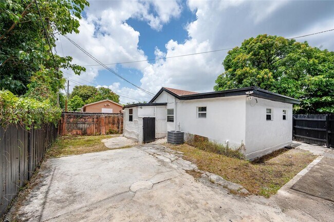 Foto del edificio - 9050 NW 31st Ave