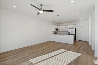Building Photo - 10511 Blossoming Hls Wy