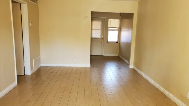 Building Photo - 139 W 18th St