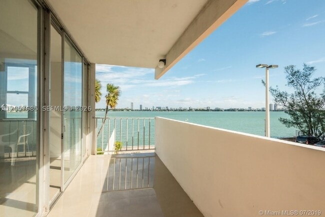 Building Photo - 7545 E Treasure Dr