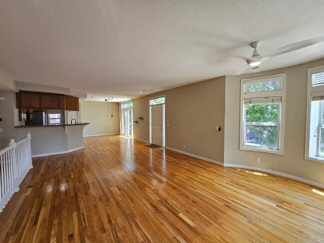 Building Photo - "Elegant 3-Bed, 3-Bath Condo with Granite ...