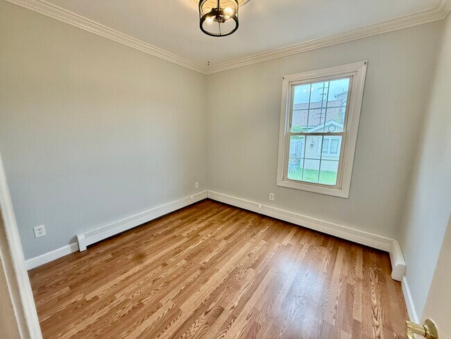 Foto del edificio - 102 Halstead Ave