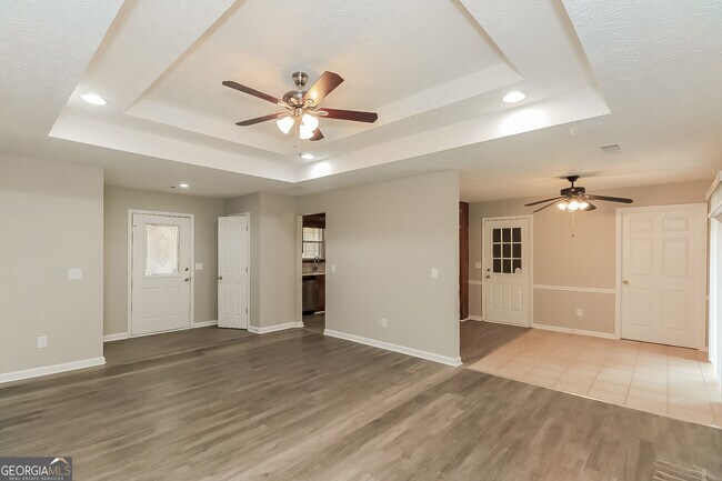 Building Photo - 290 Lazy Hollow Ln
