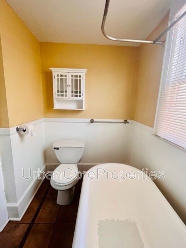 Building Photo - 315 7th Ave N