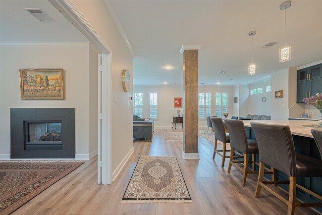 Foto del edificio - 1413 Whispering Pines Dr