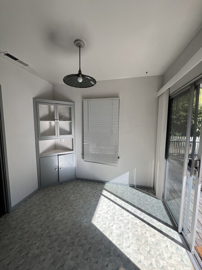 Foto del edificio - 115 Laurent St