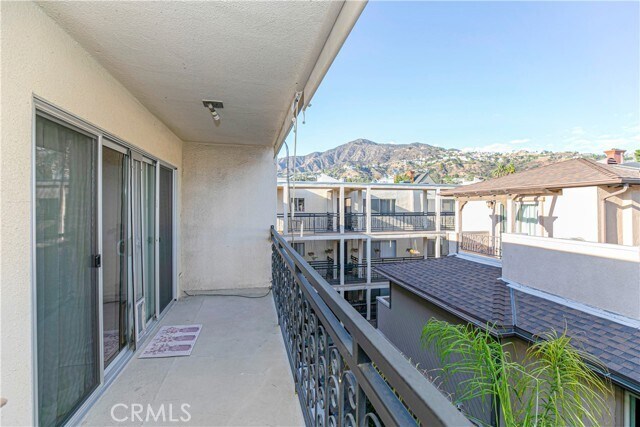 Building Photo - 1236 N Columbus Ave