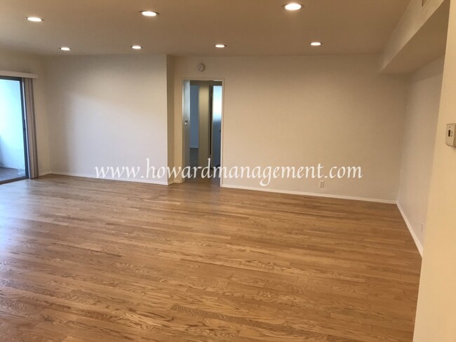 Building Photo - 416 N Oakhurst Dr
