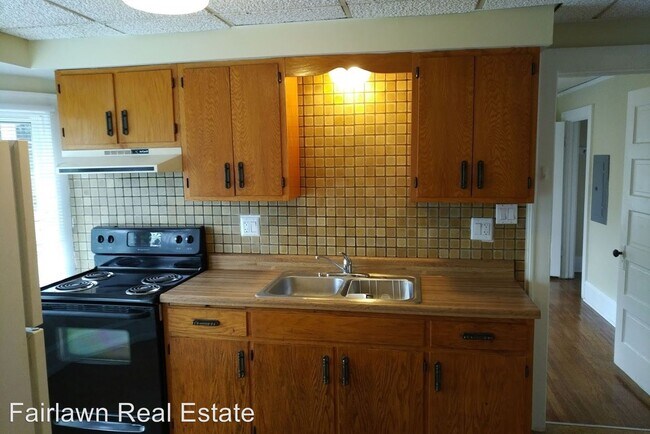 Building Photo - 2 br, 1 bath Apartment - 806 S Randolph