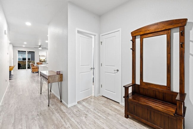 Building Photo - 4 Bedroom, 3 Bathroom 2.8 miles from Old T...