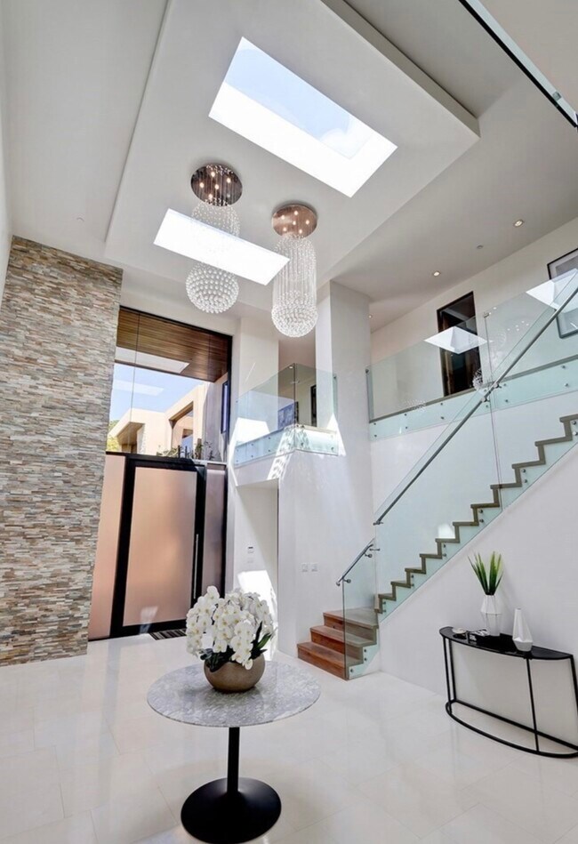 Building Photo - 714 Marlita Pl