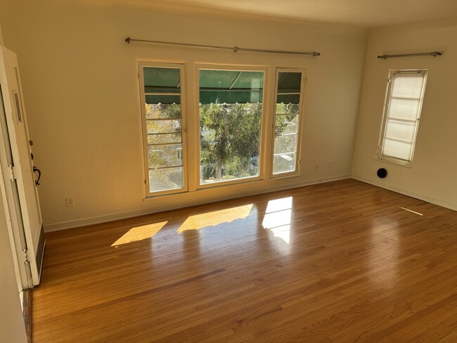 Living Room_1 - 921 Tularosa Dr
