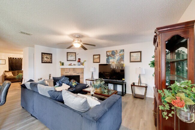 Building Photo - 4260 Meadowknoll Dr
