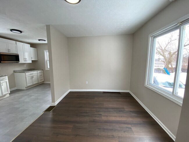 Foto del edificio - Spacious, Fully Updated 3BR/2BA on a Quiet Dead-End Street