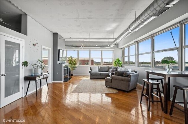 Foto del edificio - 500 S Clinton St