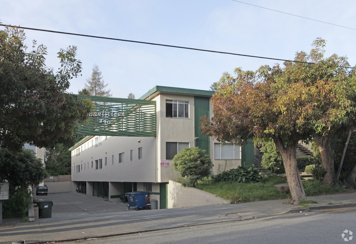 Foto del edificio - Chanticleer Apartments