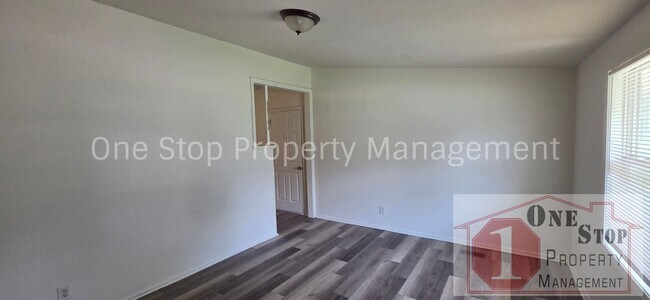 Foto del edificio - 18508 E 5th St N