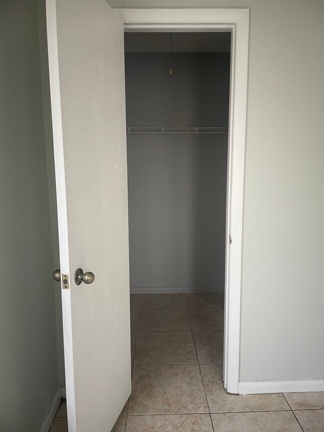 Building Photo - 1637 Barbarie Ln