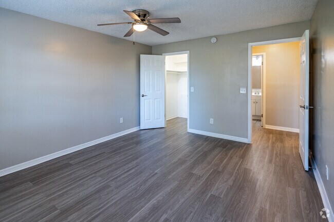 1 habitación, 1 baño, 761 pies cuadrados - dormitorio - Caroline Village