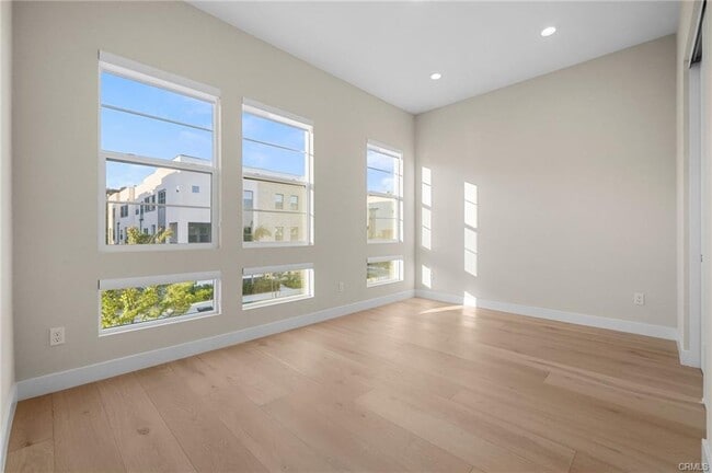 Foto del edificio - 1155 Poppy Ct