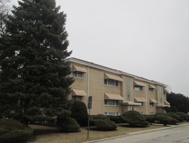 Building Photo - 2437 N East Brook Rd