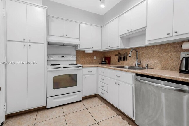 Foto del edificio - 1985 S Ocean Dr