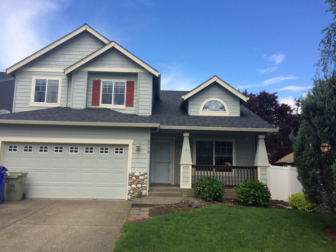 Foto principal - Large 4 Bedroom Cornelius Home!