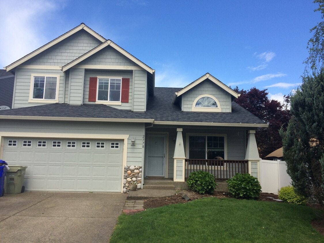 Primary Photo - Large 4 Bedroom Cornelius Home!