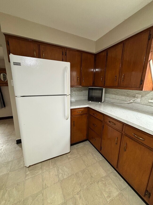 Building Photo - 3 Bedroom Home in Carnegie!