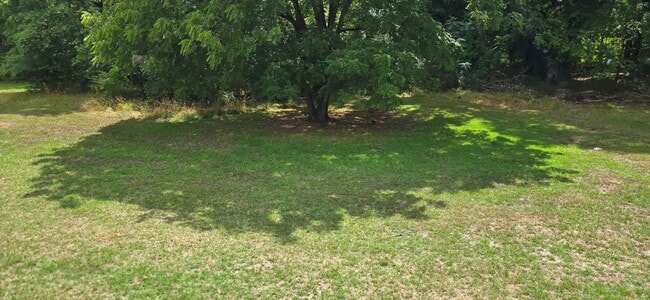 Building Photo - Spacious Home In Miledgeville Available fo...