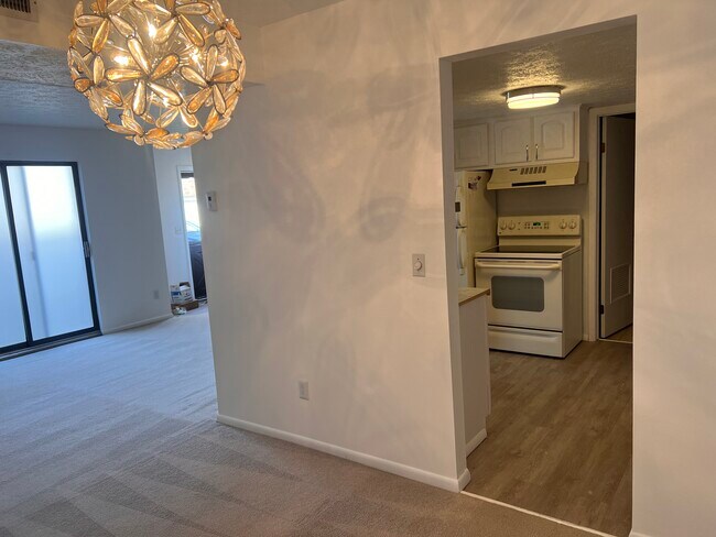 Building Photo - 4306 Hyde Park