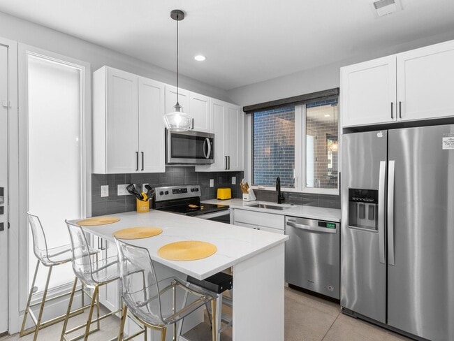 Building Photo - 625 Inca St