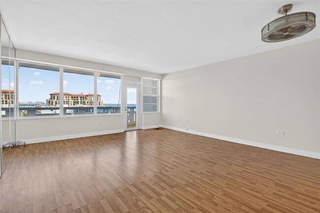 Foto del edificio - 3111 N Ocean Dr