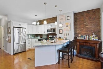 Building Photo - 166 F St