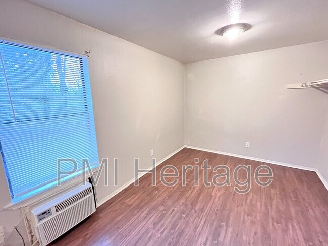 Foto del edificio - 809 E Huntsville Ave