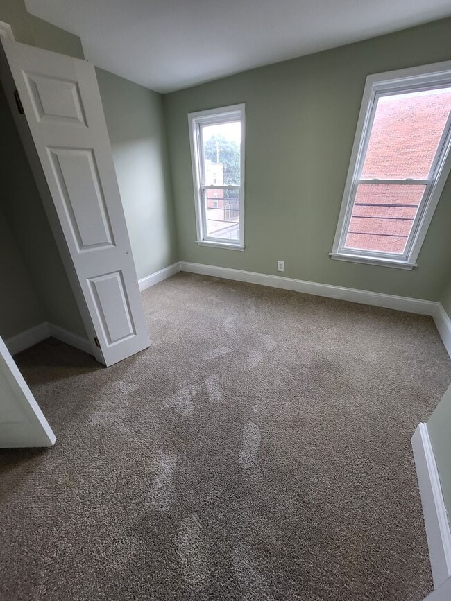 Building Photo - 2 Bed 1 Bath with a Bonus Room in Basement