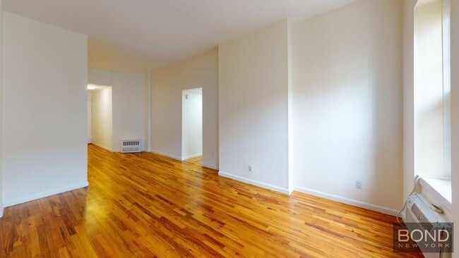 Building Photo - 306 E 91st St