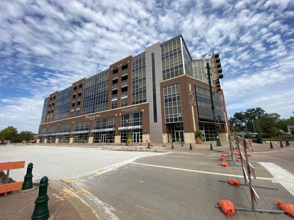 $2,575 | 1 Bedroom, 2 Bathroom Condo | Pet... - $2,575 | 1 Bedroom, 2 Bathroom Condo | Pet...