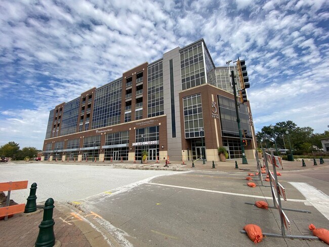 $2,575 | 1 Bedroom, 2 Bathroom Condo | Pet... - $2,575 | 1 Bedroom, 2 Bathroom Condo | Pet...