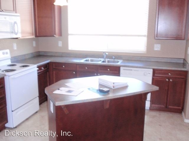 Primary Photo - 3094 Sterling Ridge Cir
