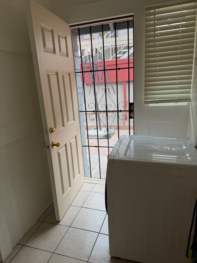 Foto del edificio - 309 E Wilson Ave