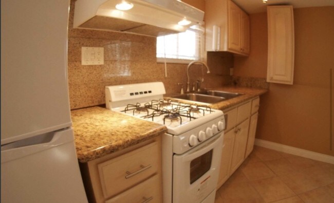 Foto del edificio - 5013 W 142nd St