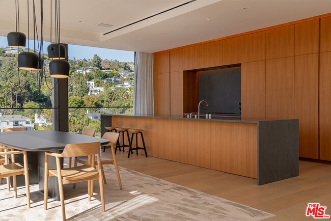 Foto del edificio - 9040 Sunset Blvd
